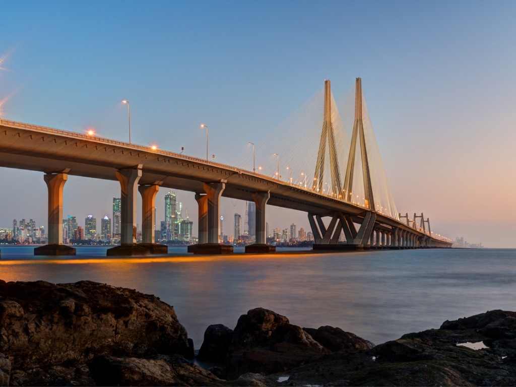 bandra-worli-sea-link-mumbai-picture-id915681526